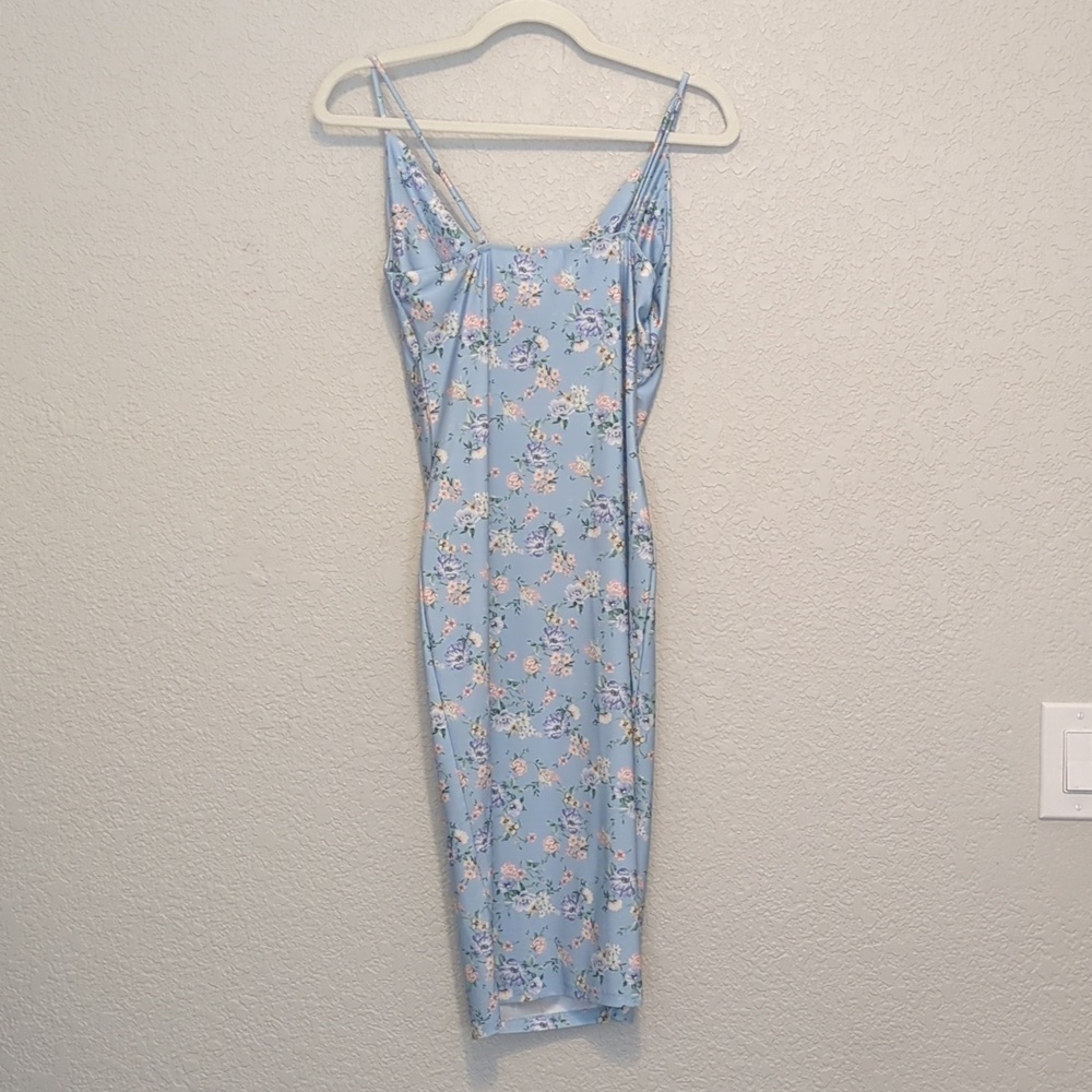 Iris light blue floral sleeveless cowl neck fitted midi dress - Picture 13 of 13